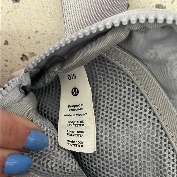 EUC Lululemon Athletica Everywhere Belt Bag 1L - Picture 2 of 4